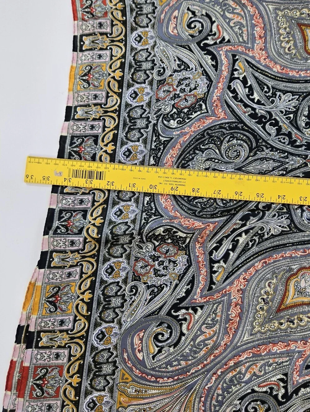 VTG Rectangle Scarf Silk Feeling Paisley Medallion Boho Shawl Wrap Cream Satin
